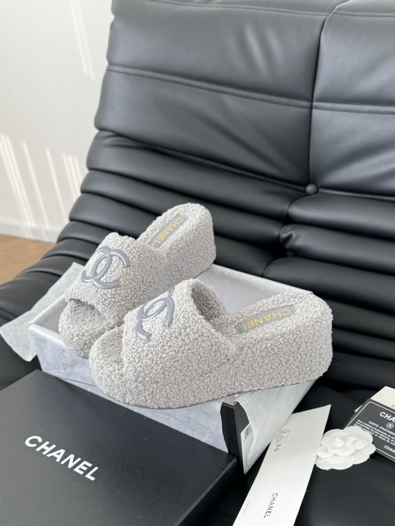 Ch**el slippers